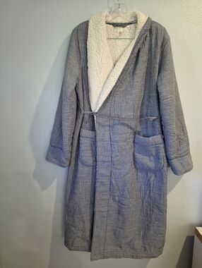 Women Levi's Pinstripes Faux Sherpa Lined Robe Size M/L ( MISSING BELT)